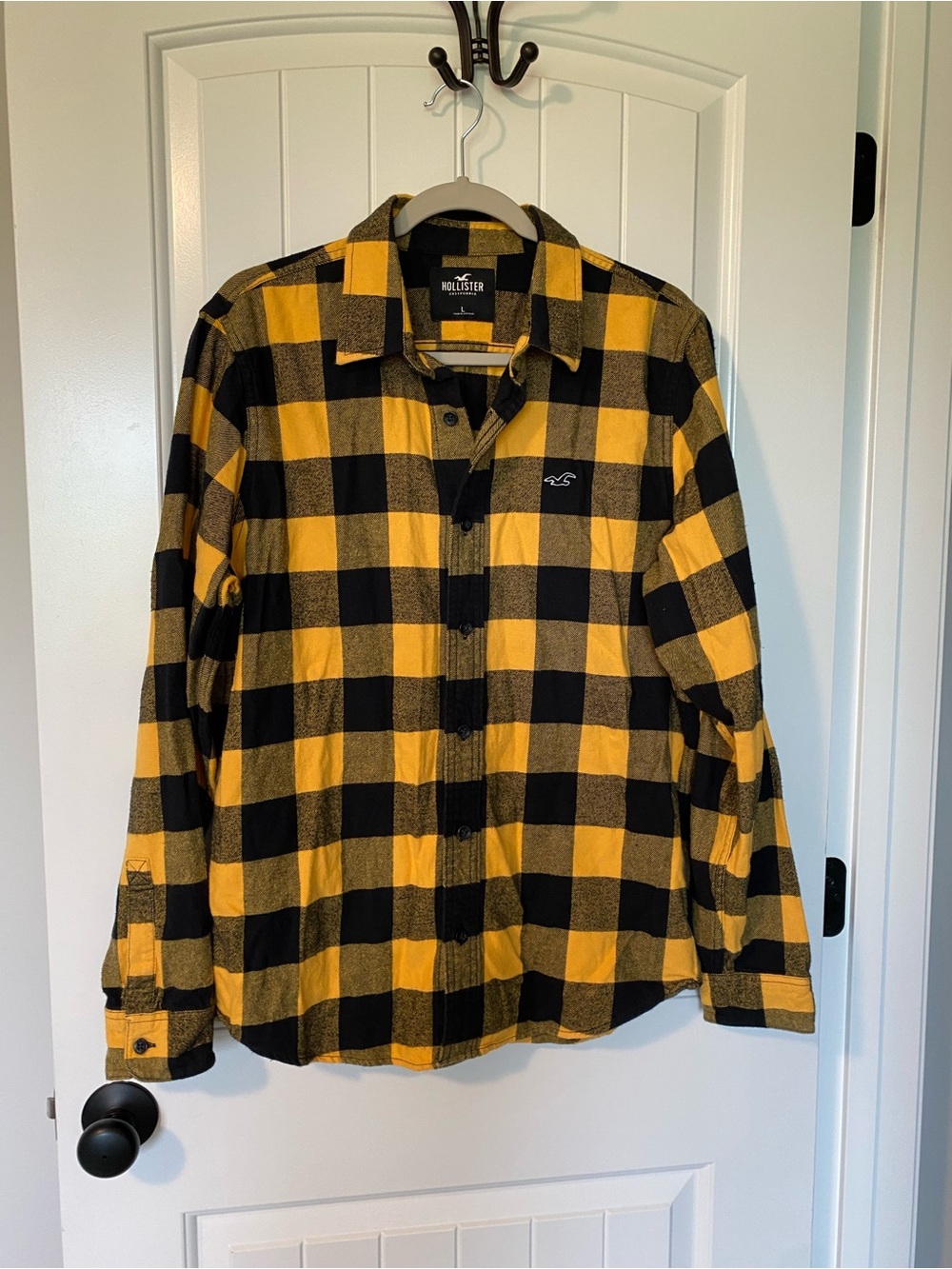 Hollister Men's Yellow and Black Buffalo Plaid Button-Down Shirt